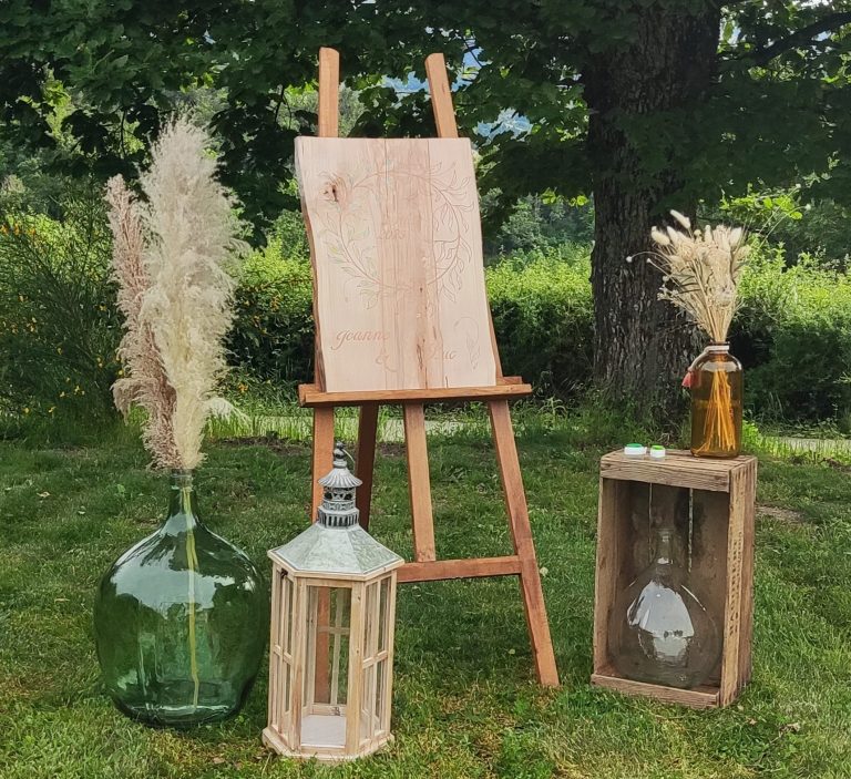 Fauteuils en rotin pour créer une ambiance naturel pendant votre cérémonie laïque ou pour réer un coin conviviale